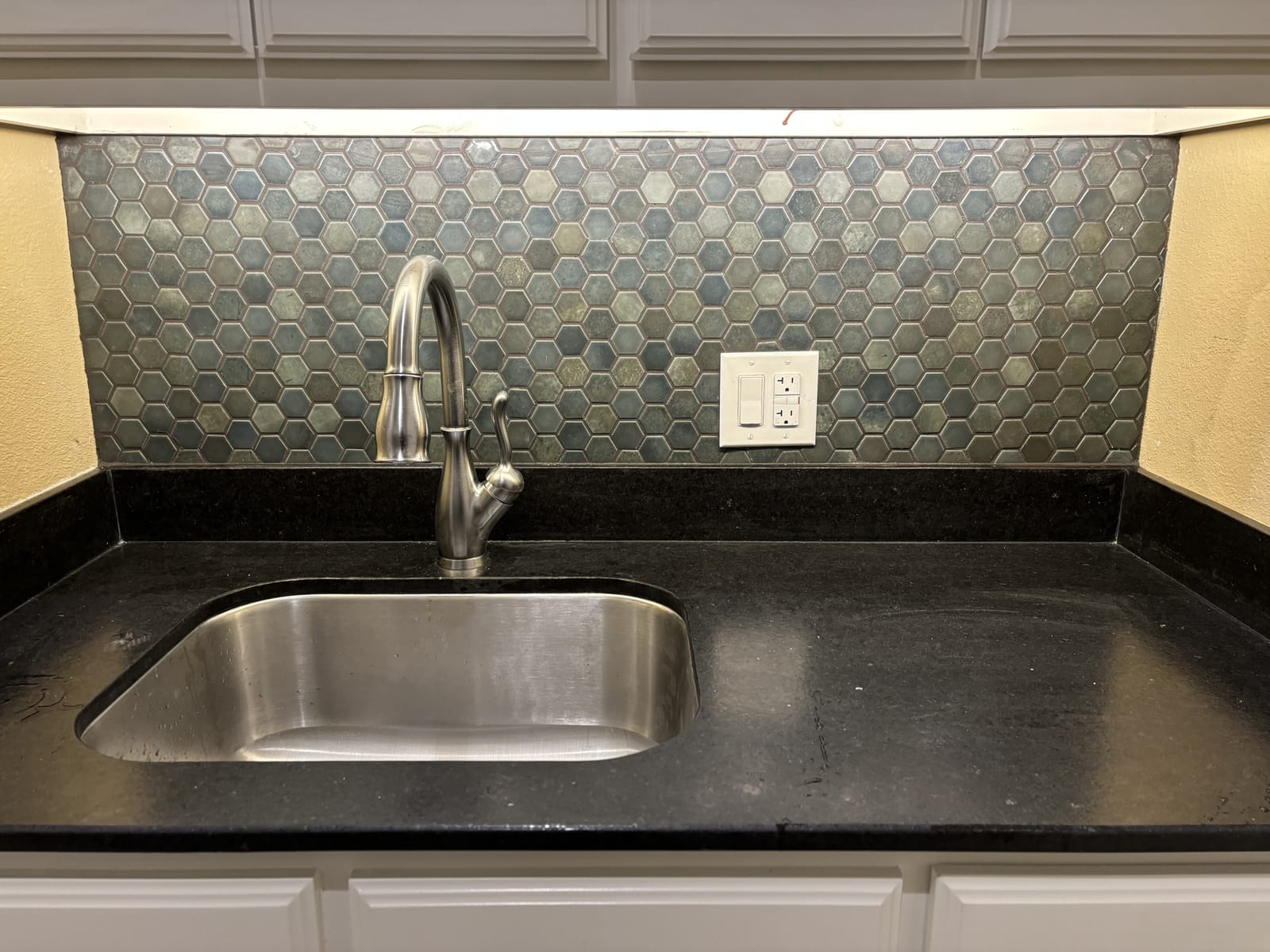 Kitchen Backsplash Sink